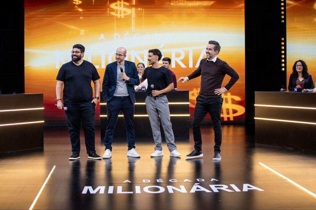 Rogério Salgado no palco ao lado de Kevin, William e Fábio Ricotta